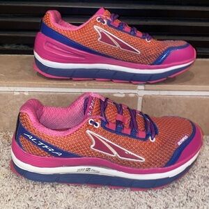 Altra Women’s Olympus Zero Drop Trail
Running Pink Sneakers. Size9.5